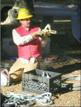 Demonstrating cable grip device