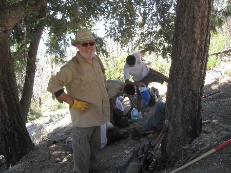 A Trailbuilder volunteer